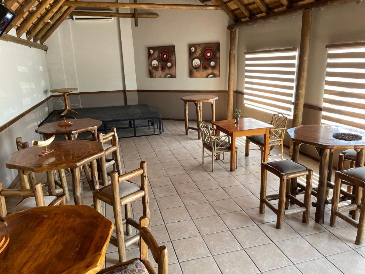 Buffalo Hotel Hectorspruit Exterior photo